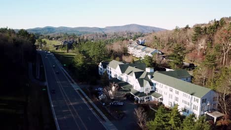 Luftaufnahme-Nach-Oben,-Blowing-Rock-North-Carolina,-Blowing-Rock-NC,-Green-Park-Inn-In-4k