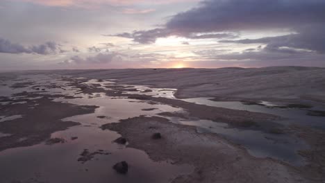 Volando-Sobre-Arenales-Y-Dunas-De-Arena-De-Stockton