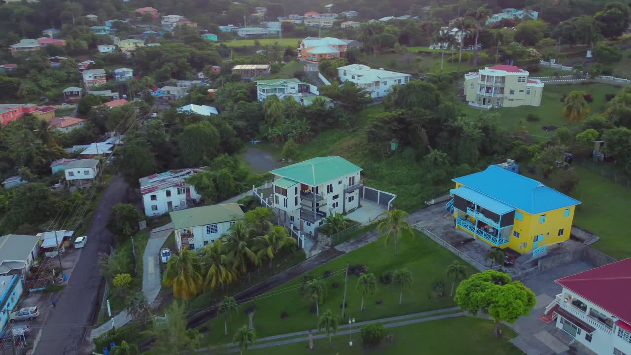 Circle around hillside neighborhood houses surrounded by plants and palm trees
