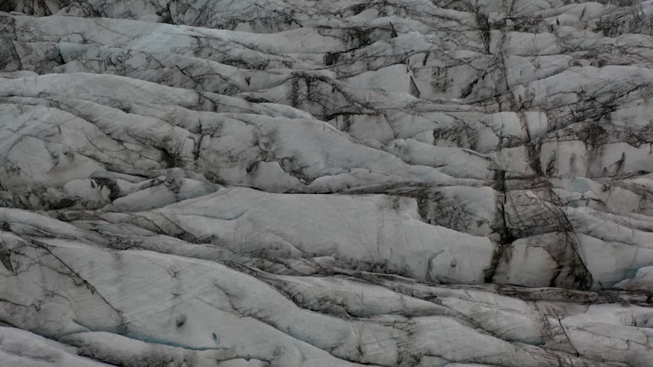 mirando hacia abajo en la antena 4k del glaciar de islandia