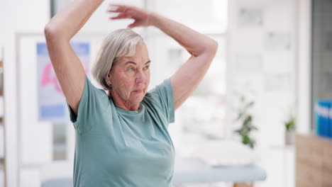 Alte-Frau,-Stretching-Und-Physiotherapie