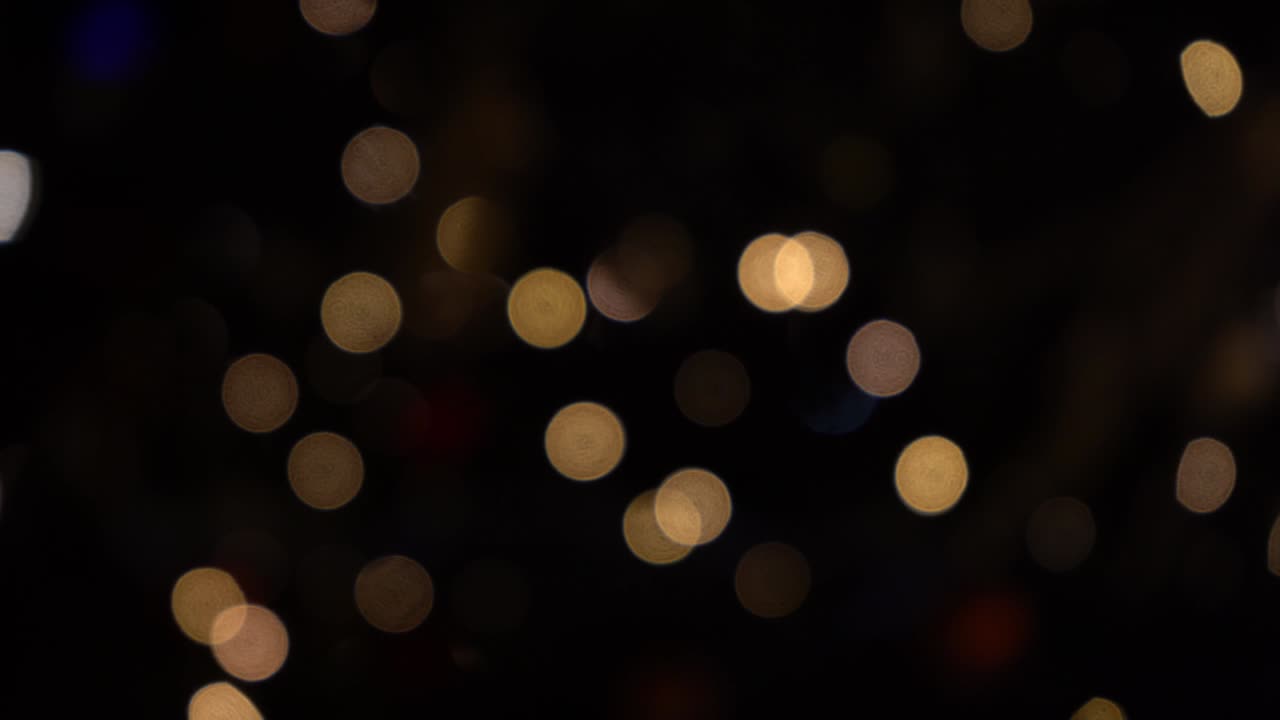 bokeh de luces de guirlandas. foco suave borroso. la guirlanda está parpadeando. luces de la ciudad por la noche. estado de ánimo navideño