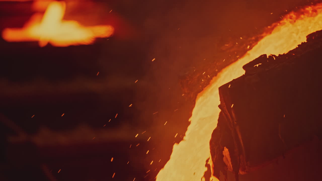 녹은 금속을 부는 것