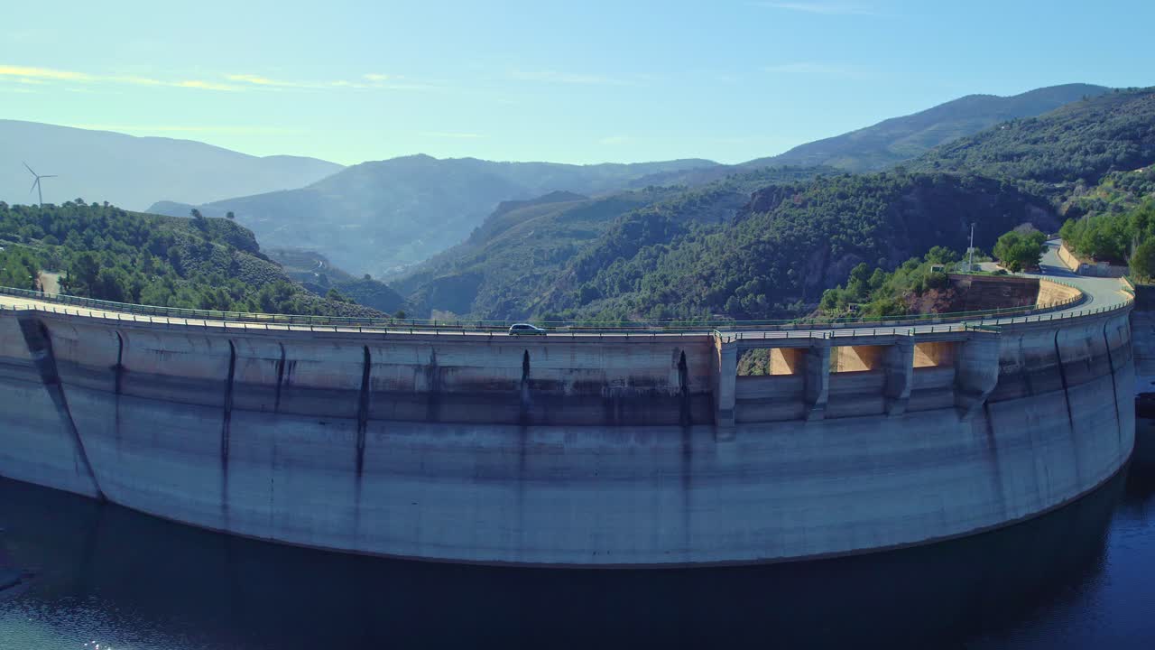 el vertedero de la presa