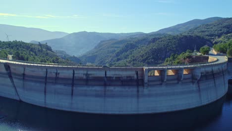 el vertedero de la presa
