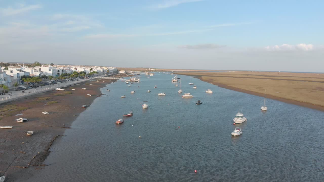 아름다운 어촌 마을의 조감도