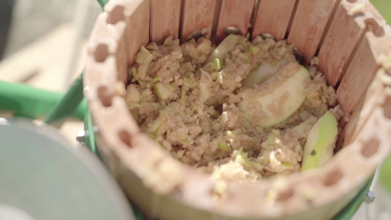 으깬 사과 한 통