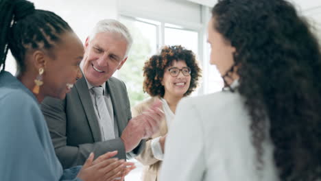 Trabajo-En-Equipo,-Ganador-Y-Gente-De-Negocios-Feliz.