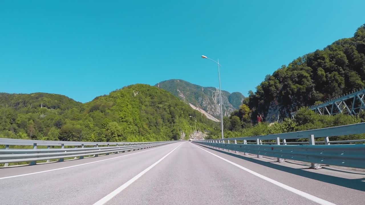 산악 고속도로 경치 드라이브