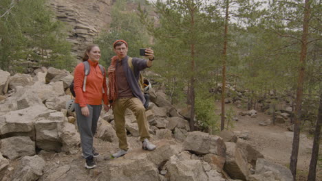 escaladores profesionales en las montañas