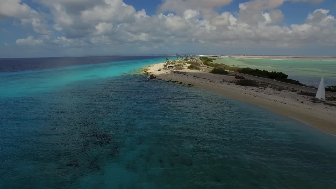 los monumentos y chozas de esclavos de bonaire