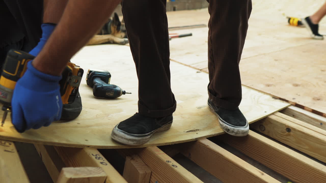 Installazione con foratura di rampa per skateboard fai da te