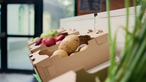 Natürliche-Reife-Bunte-Äpfel-In-Kisten