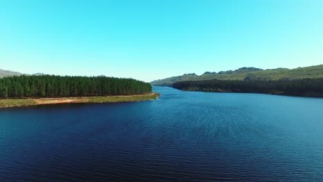 Aguas-Tranquilas-En-El-Campo