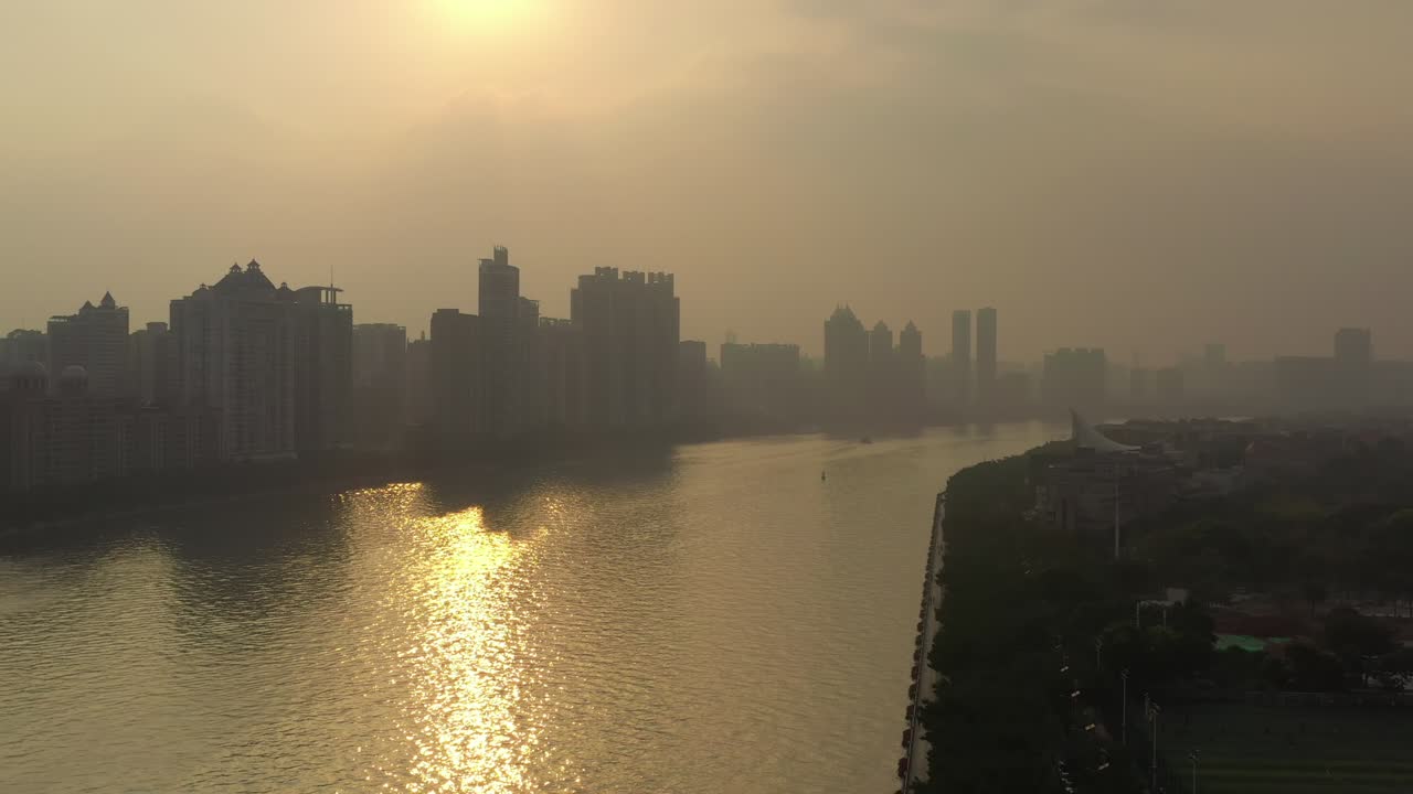 해가 지는 시간 광저우 도시 유명한 진주 강 공중 파노라마 4k 중국