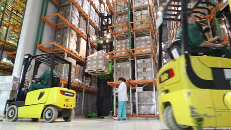 warehouse operations with forklifts and high bay storage