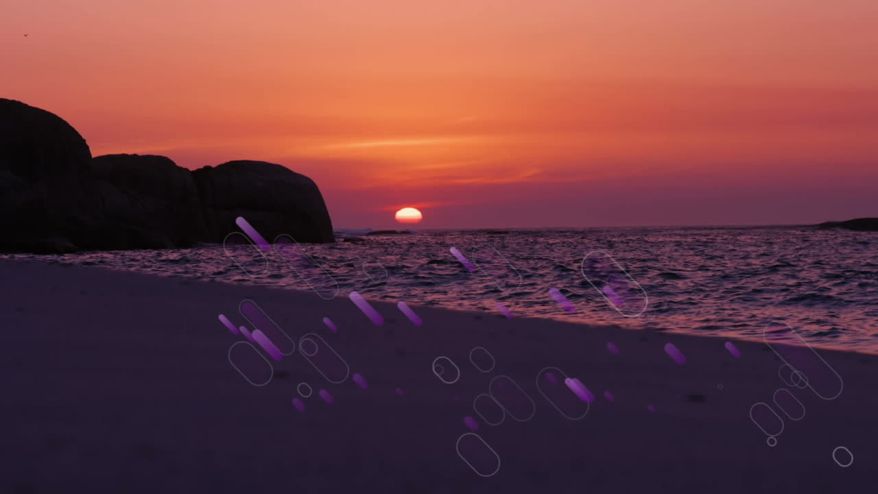 해가 지는 동안 해변과 바다를 움직이는 보라색 빛의 애니메이션