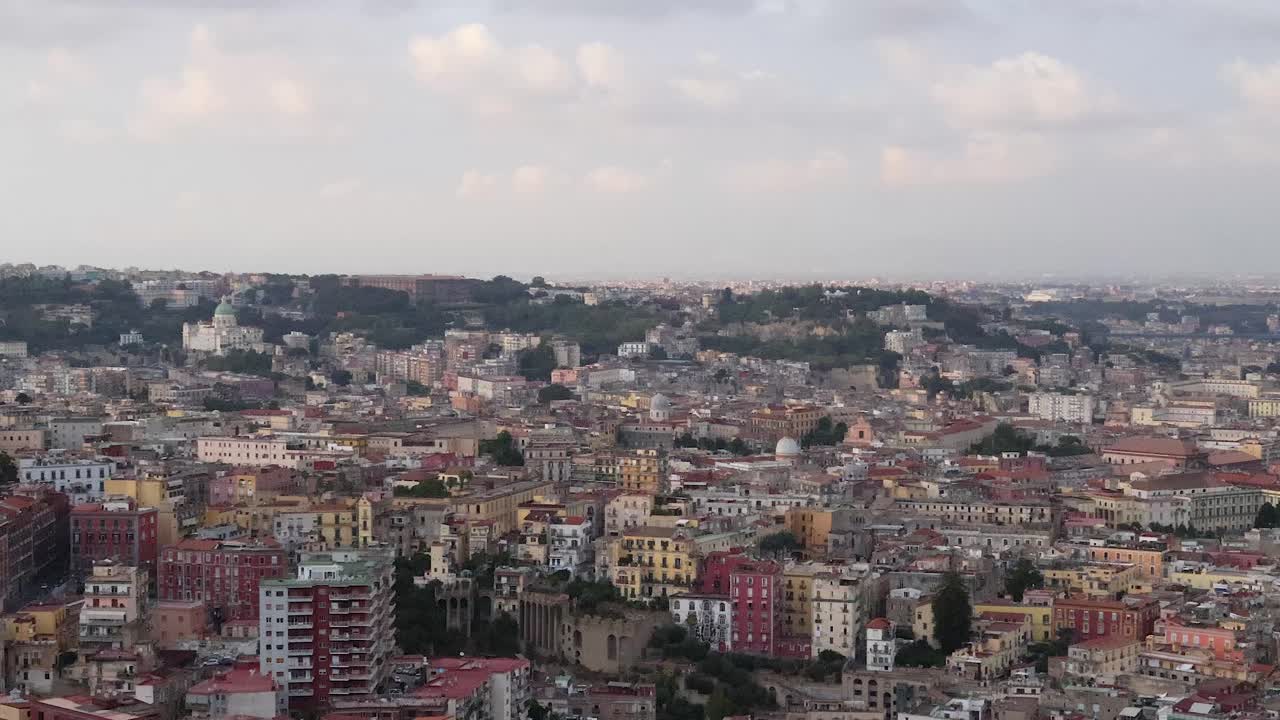 나폴리 시내 풍경과 주변 지역의 공중 풍경