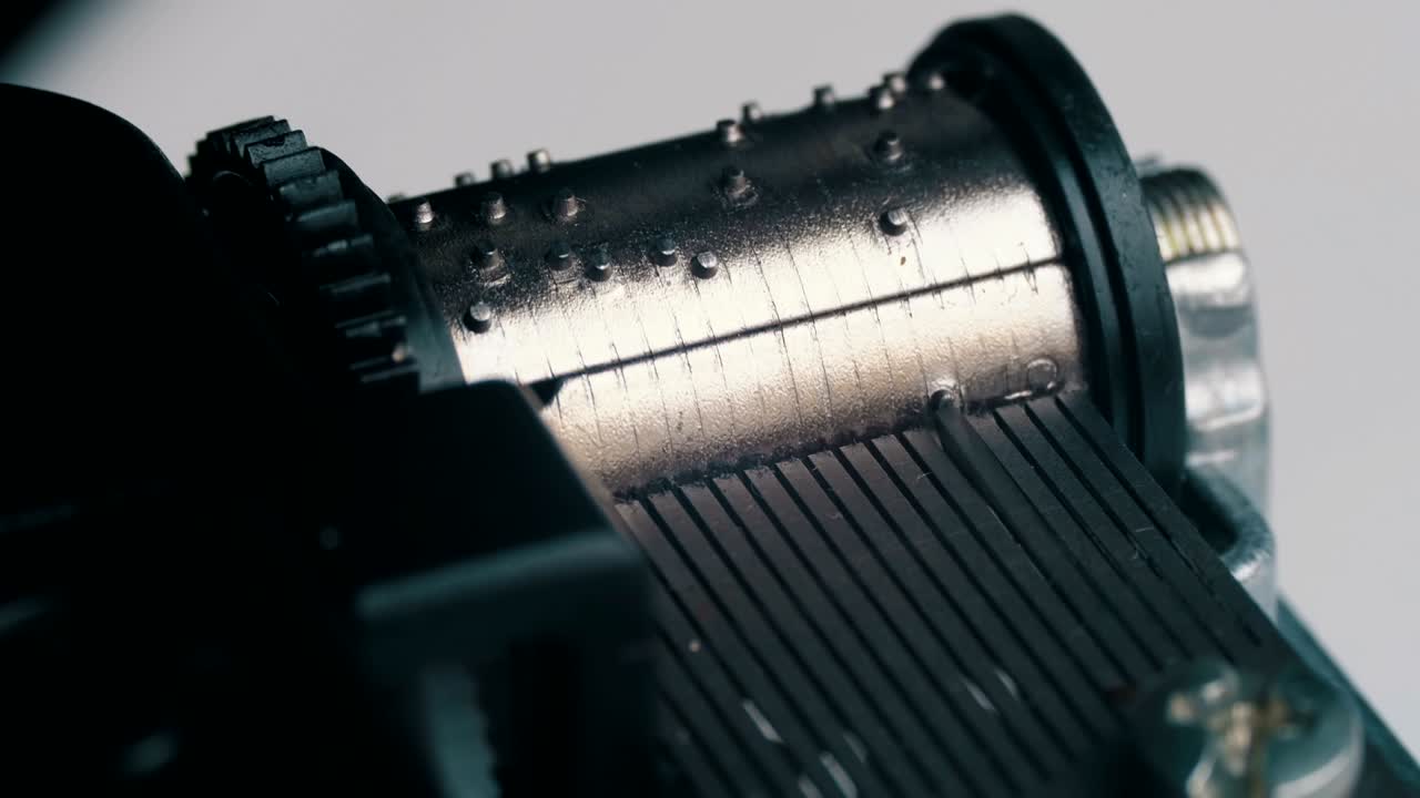 음악 상자 메커니즘이 회전합니다.