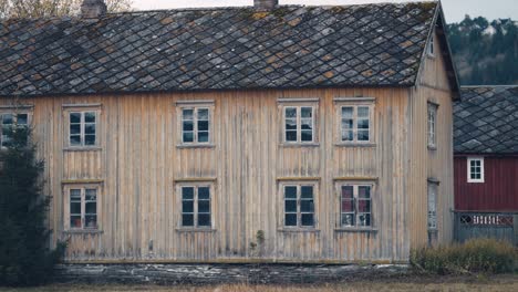 Shabby-old-wooden-house-in-the-Norwegian-village