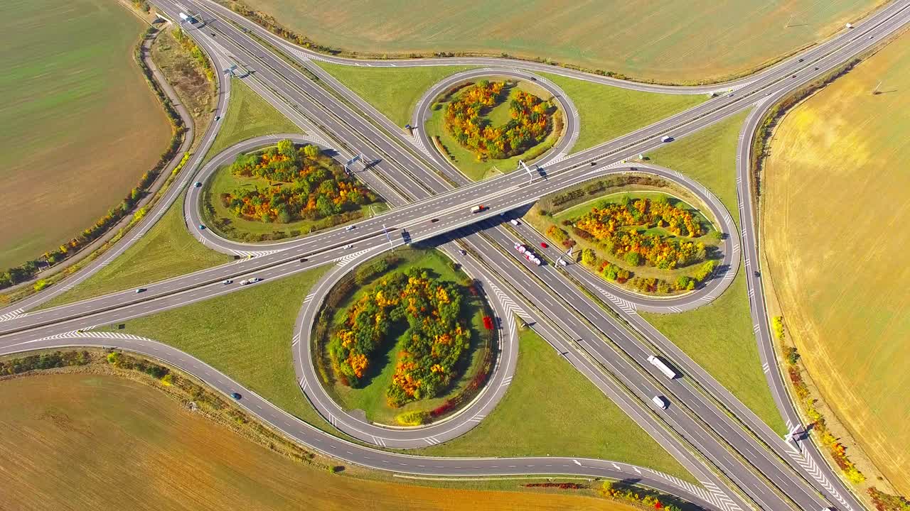 도로 d5 교차로 (pilsen, 체코, 중부 유럽) 의 공중 전망.