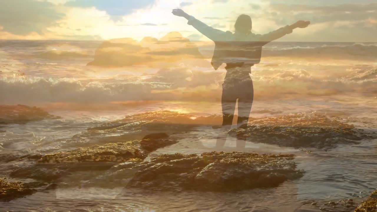 해변 풍경을 즐기는 여자