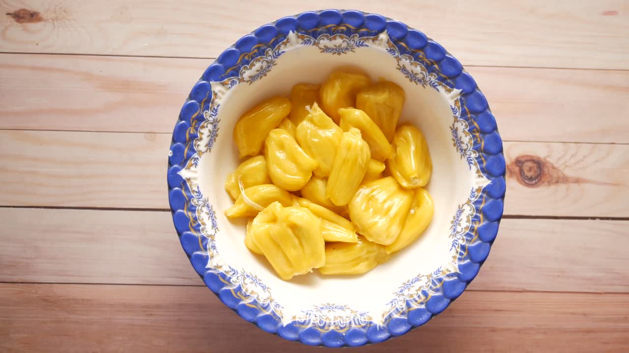 cuenco de jaca enlatada