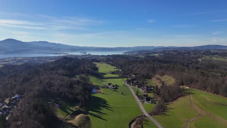 magnífico paisaje panorámico en suiza en un día soleado
