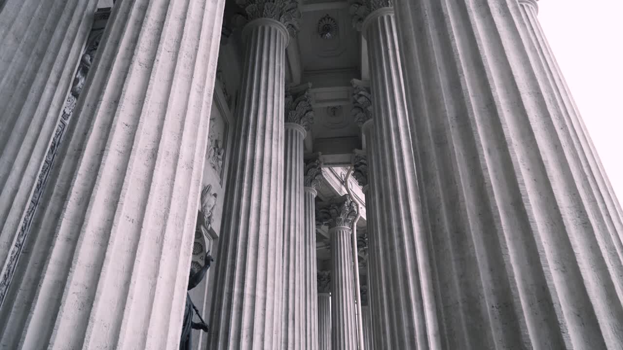 건물 의 고대 기둥 들