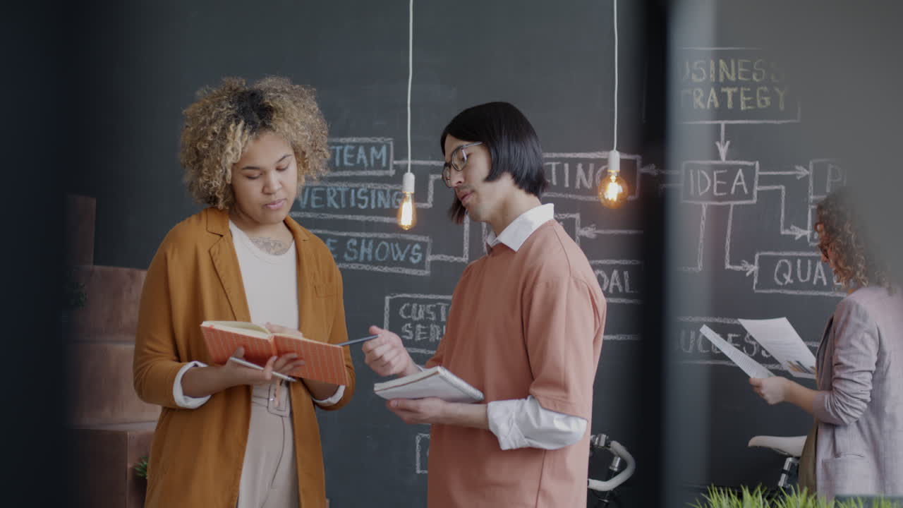 reunión de equipo de negocios en una oficina moderna