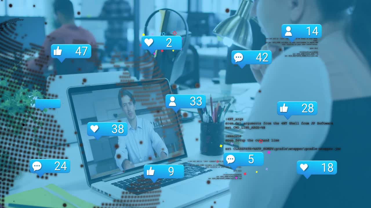 다양한 사업가들의 손에 있는 다양한 데이터의 애니메이션