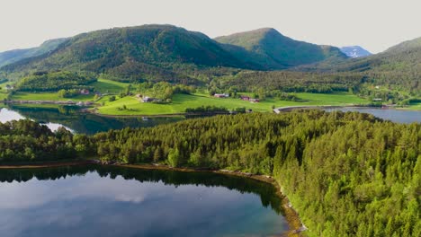 Imágenes-Aéreas-Hermosa-Naturaleza-Noruega.