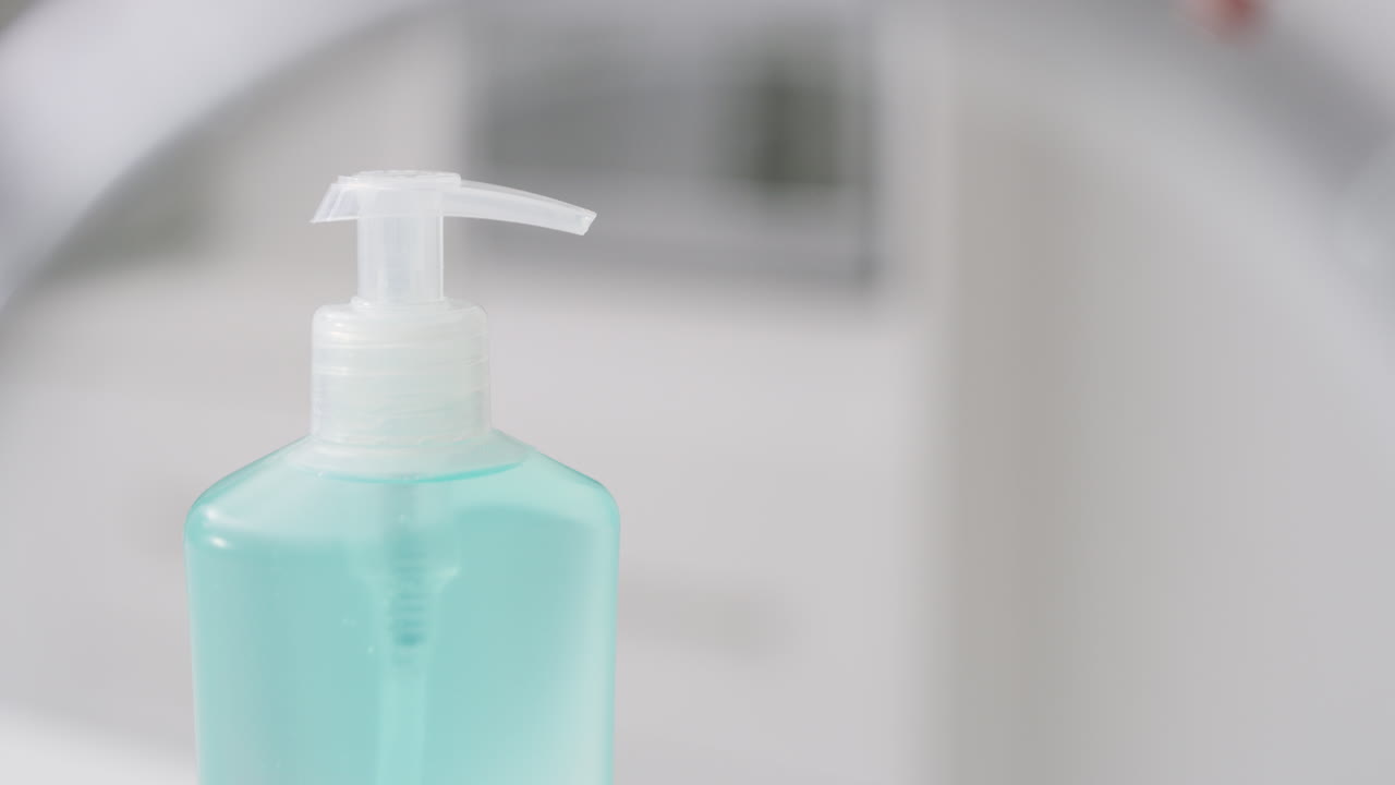 las manos limpias te mantienen saludable.