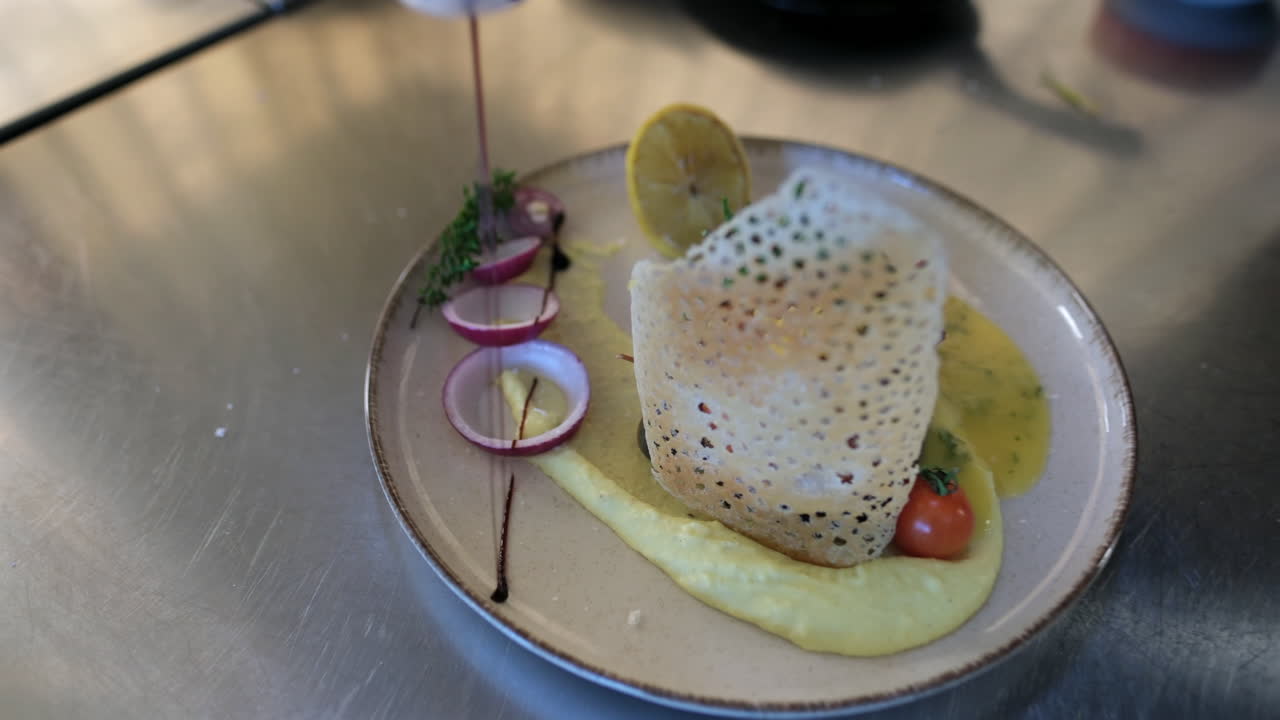 Elegant Presentation: Crispy Delight with Smooth Lemon Infusion