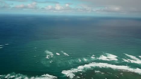 Hawaii---Pan-Flight-over-the-Crouching-Lion