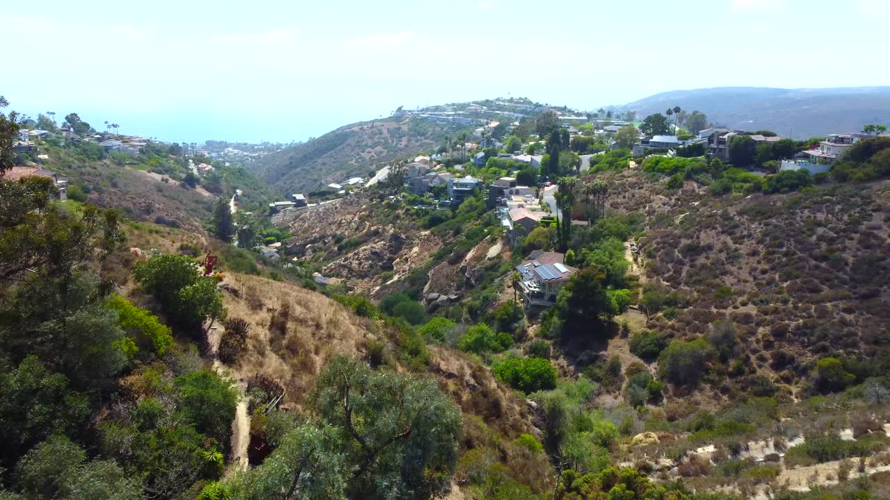 라구나 하이츠의 공중 전망, 캘리포니아 미국 라구나 비치 오렌지 카운티 위 언덕에 있는 주거 지역