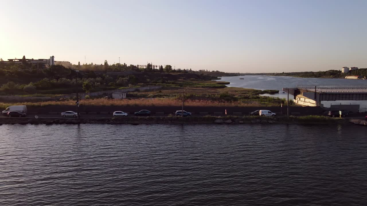 el tráfico en el puente de pontones.