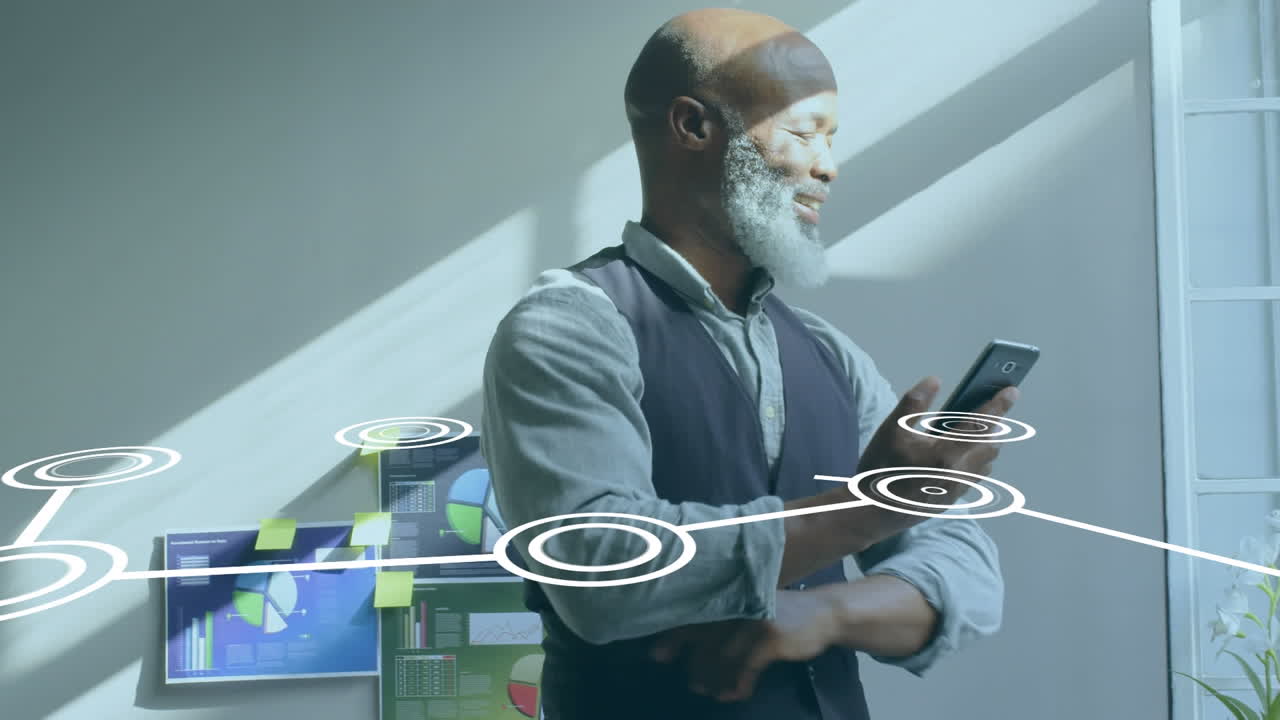 animación de una red de conexiones con iconos sobre un empresario afroamericano que usa un teléfono inteligente
