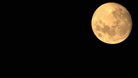 Closeup-Time-Lapse-Of-Setting-Full-Moon-In-The-Night-Sky