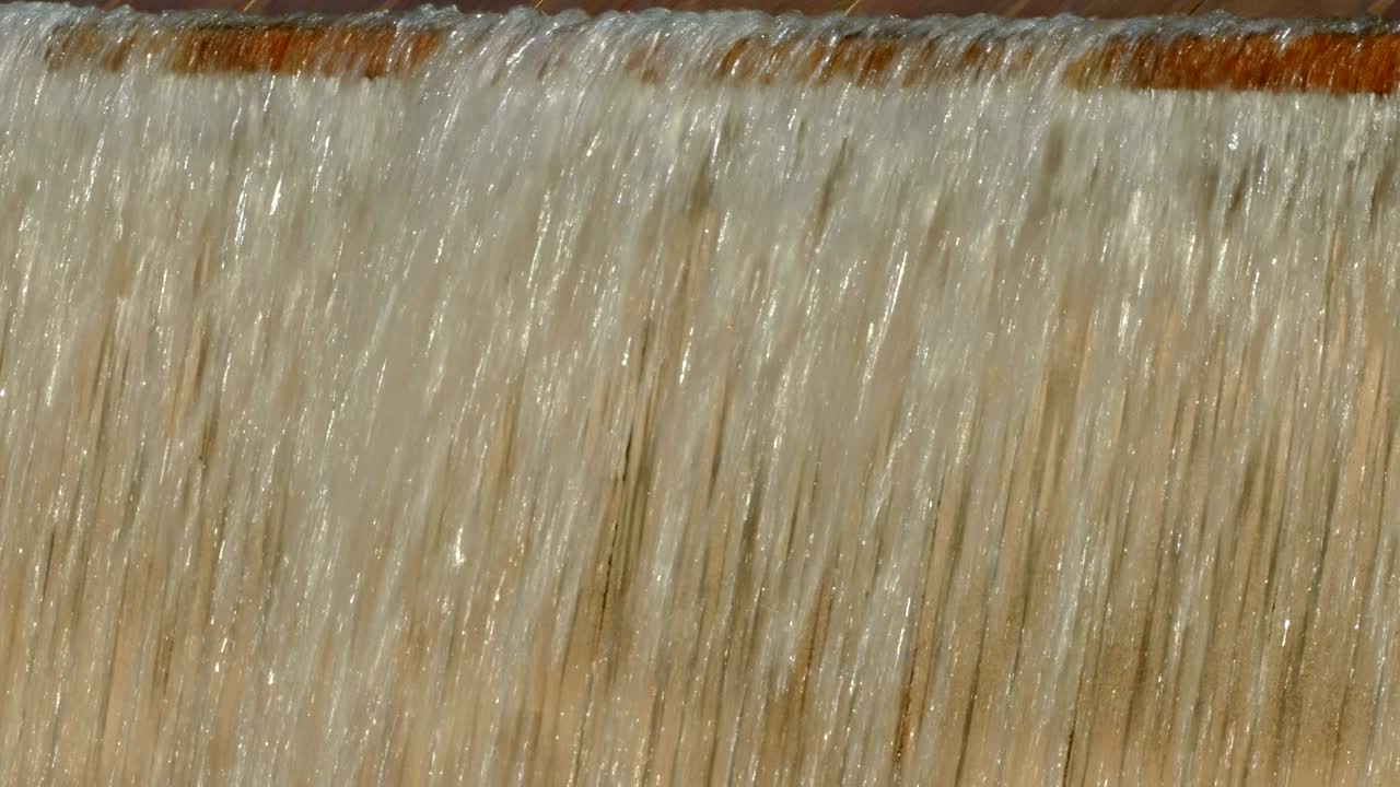 Detail of water movement.
