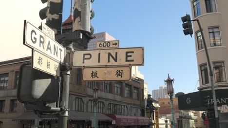 letrero de la calle grant y pine san francisco