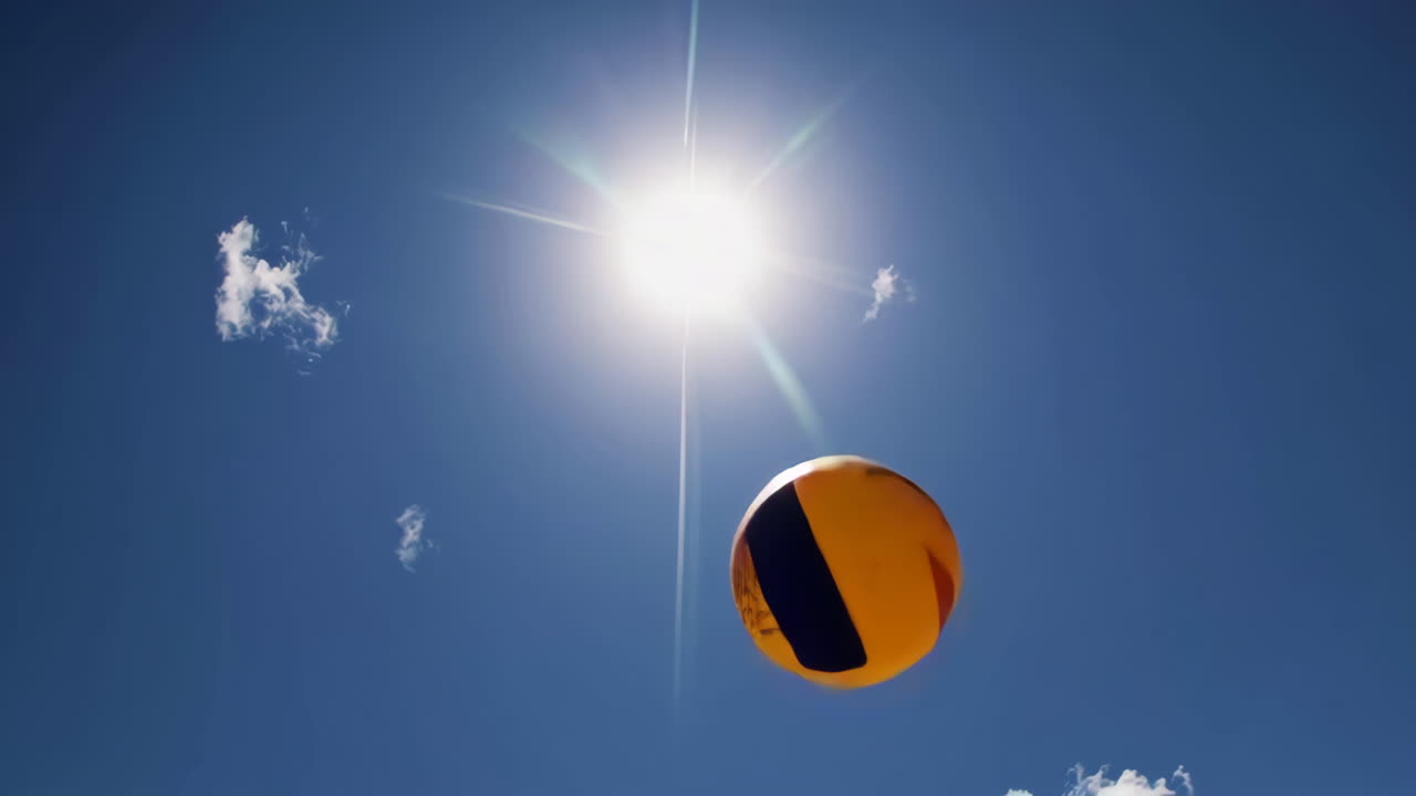 игра в пляжный волейбол