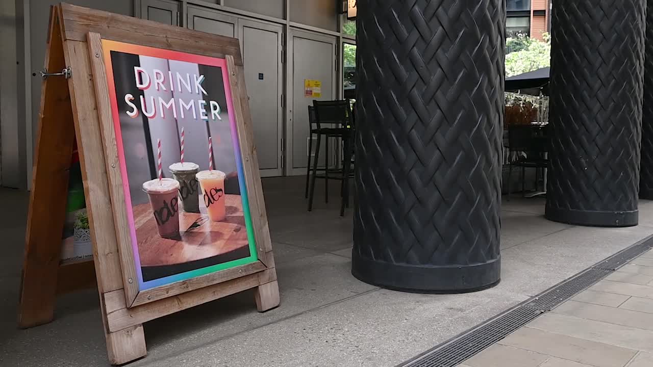 bebida de verano en las notas, londres, reino unido