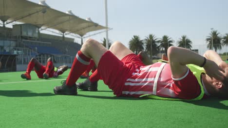 Jugadores-De-Hockey-Preparándose-Antes-De-Un-Partido.