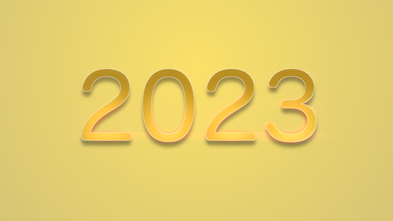 numeri 2023 con coriandoli dorati volanti e glitter su sfumatura gialla
