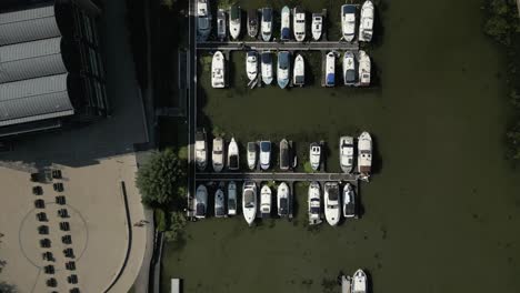 Lincoln-Brayford-Piscina-Puerto-Barcos-Vista-Aérea-Frente-Al-Mar