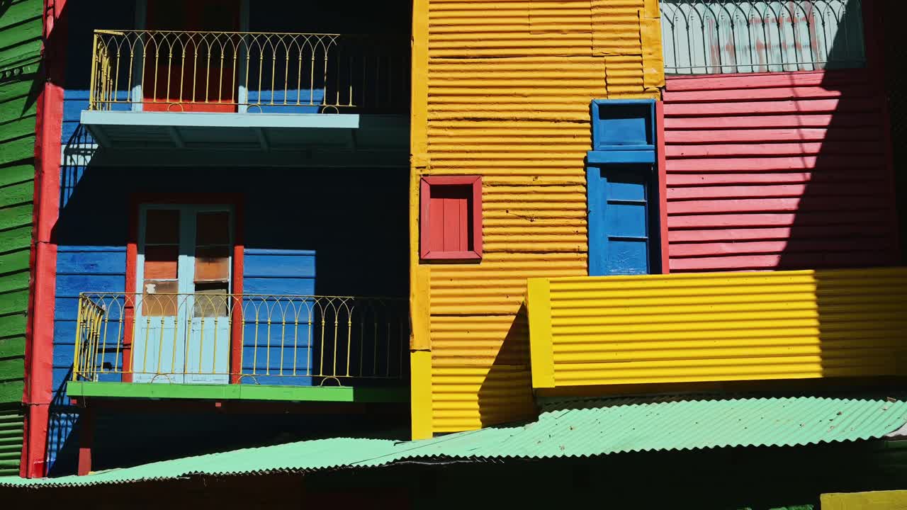 la boca en buenos aires en argentina, casas coloridas y edificios con paredes coloridas lámparas y casas en popular destino turístico icónico y atracción turística