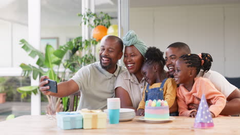 Selfie,-Cumpleaños-Y-Familia-Negra-De-Niños.