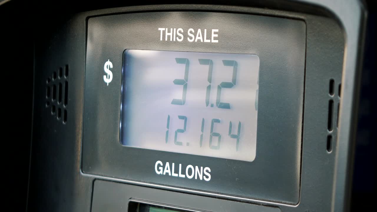 연료 프는 4k로 달러를 계산합니다.