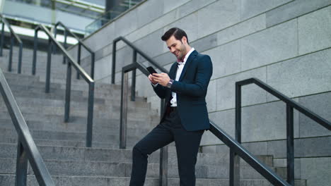 Businessman-standing-at-stairs-outside.-Man-thinking-in-stylish-suit-outdoor